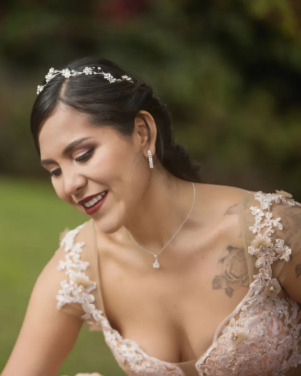 Look de novia completo: cómo combinar vestido, accesorios, maquillaje y peinado